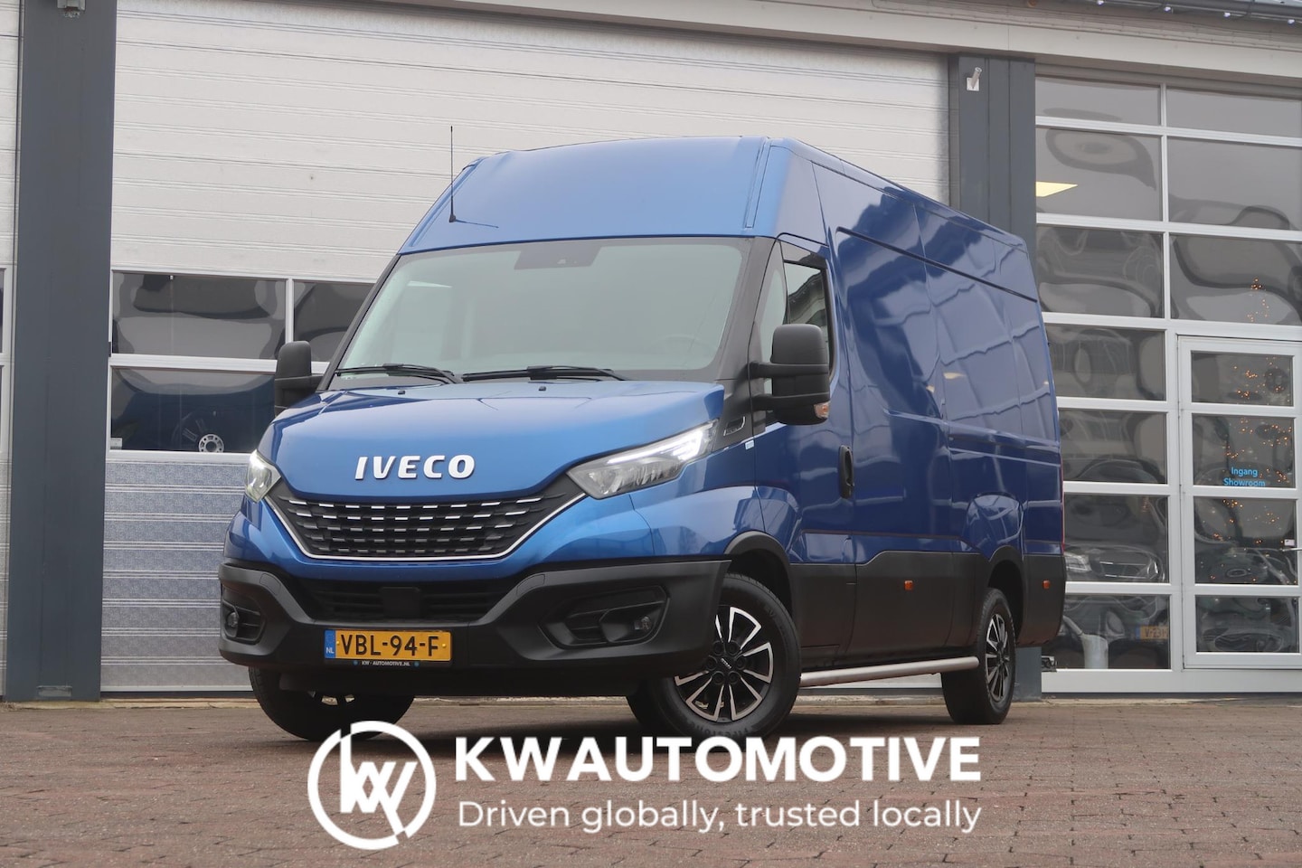 Iveco Daily - 35S14V 2.3 352 L2H2 AUT/ CAMERA/ LED/ CRUISE/ CLIMA/ TREKHAAK - AutoWereld.nl