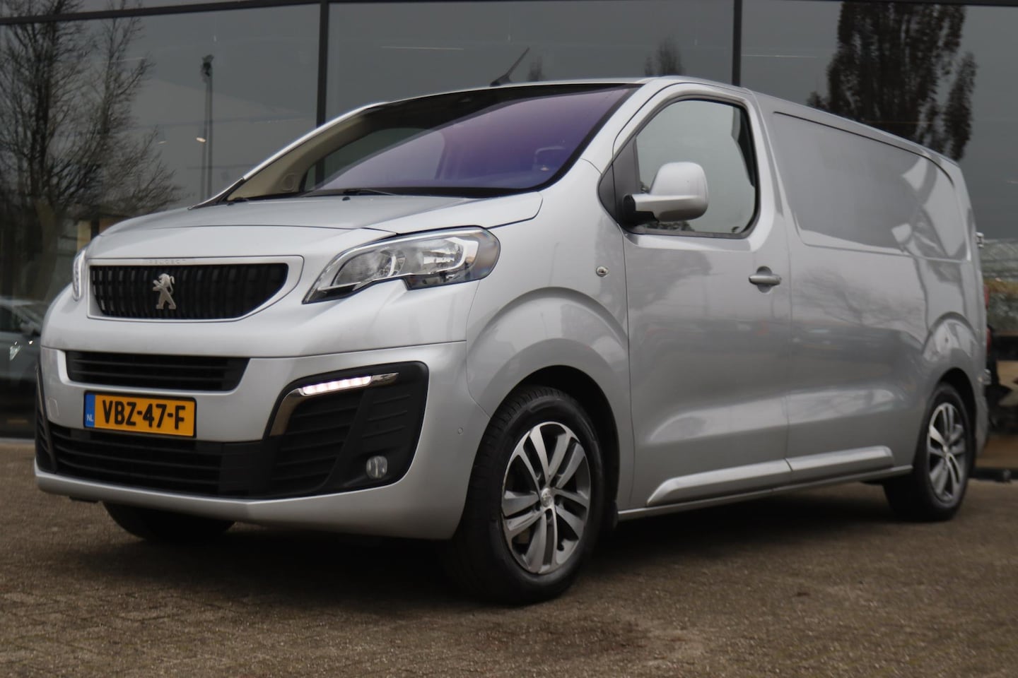 Peugeot Expert - 1.5 BLUEHDI 120 *NIEUWE MOTOR*| PDC | CARPLAY | SIDE ASISST | CRUISE | AIRCO | LMV - AutoWereld.nl