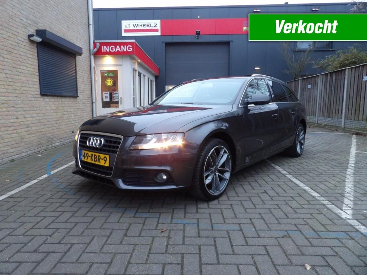 Audi A4 Avant - 1.8 Avant - leder - navigatie - trekhaak - in zeer nette staat! - AutoWereld.nl