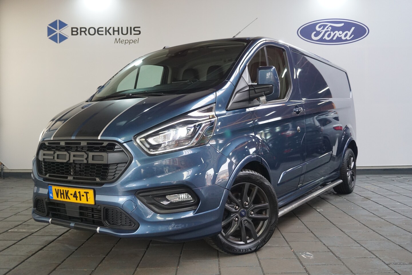 Ford Transit Custom - 290 2.0 TDCI L2H1 Sport | 185pk | Standkachel | Bi-Xenon | Camera | Navi | Sidebars | 18 I - AutoWereld.nl