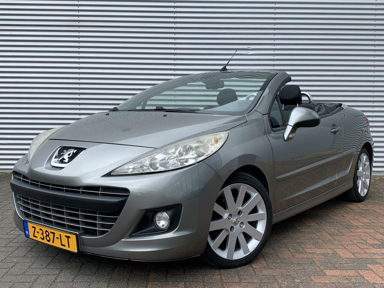 Peugeot 207 CC - 1.6 HDI CABRIO AIRCO MP3 EERSTE EIGENAAR 2010 ZEER ZUINIG IN HET VERBRUIK - AutoWereld.nl