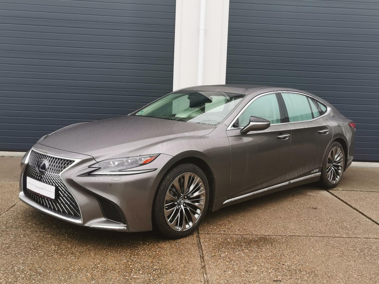 Lexus LS - 500h President Line | full options | ottomanstoel - AutoWereld.nl