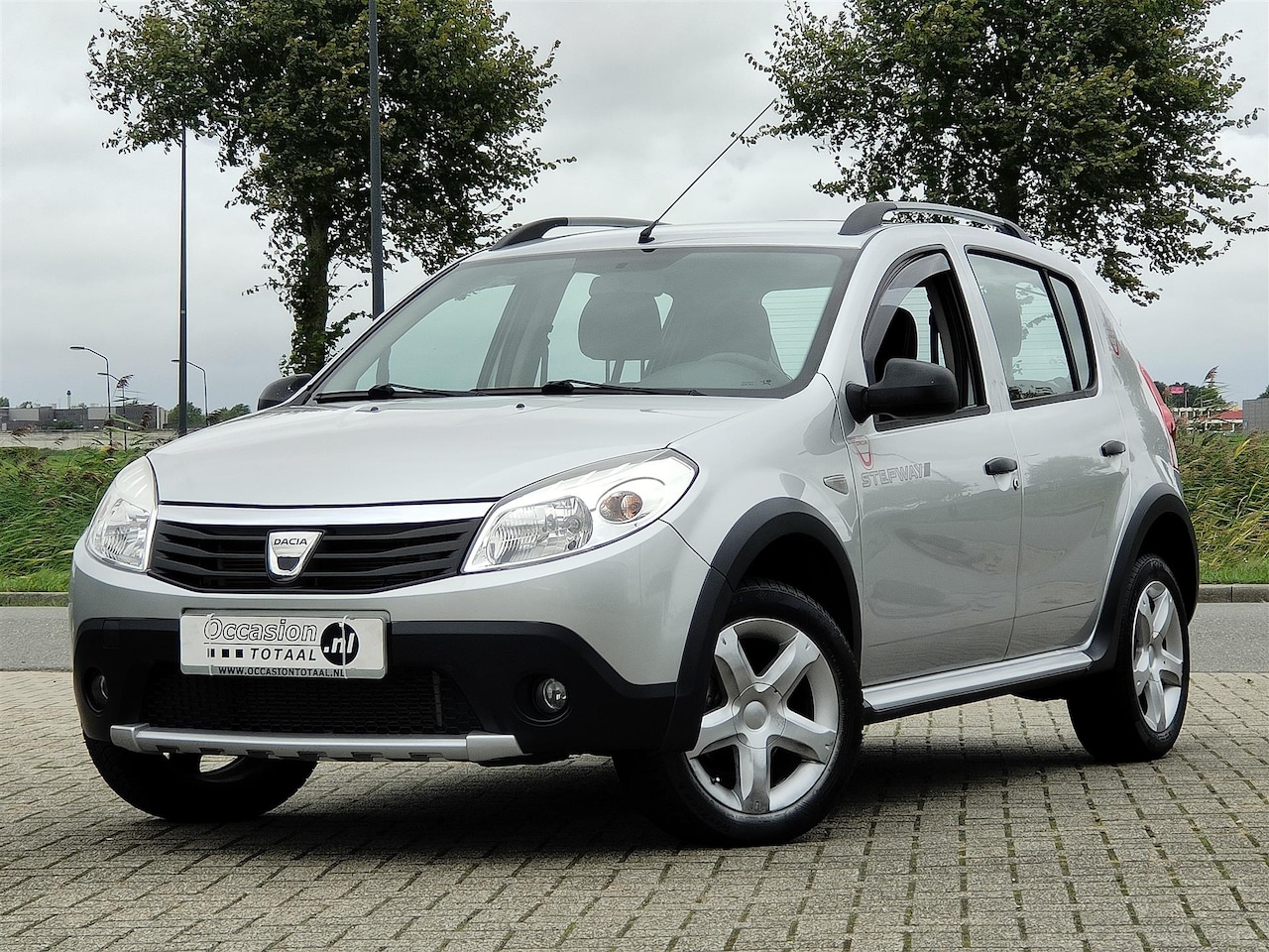 Dacia Sandero Stepway - 1.6 | Airco | Trekhaak - AutoWereld.nl