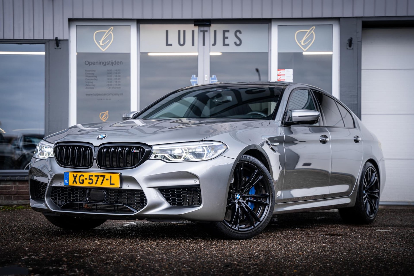 BMW M5 - 5-serie I NL-auto I 1e-eig. I Akrapovic I Full-option I Carbon I Bowers&Wilkins I TV-scher - AutoWereld.nl