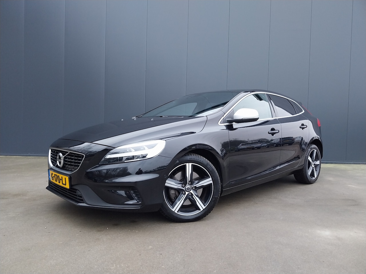 Volvo V40 - 1.5 T3 153 PK Polar+ Sport R Design 1e EIGENAAR PANO DAK CAMERA PARK ASSIST HALF LEER FULL - AutoWereld.nl