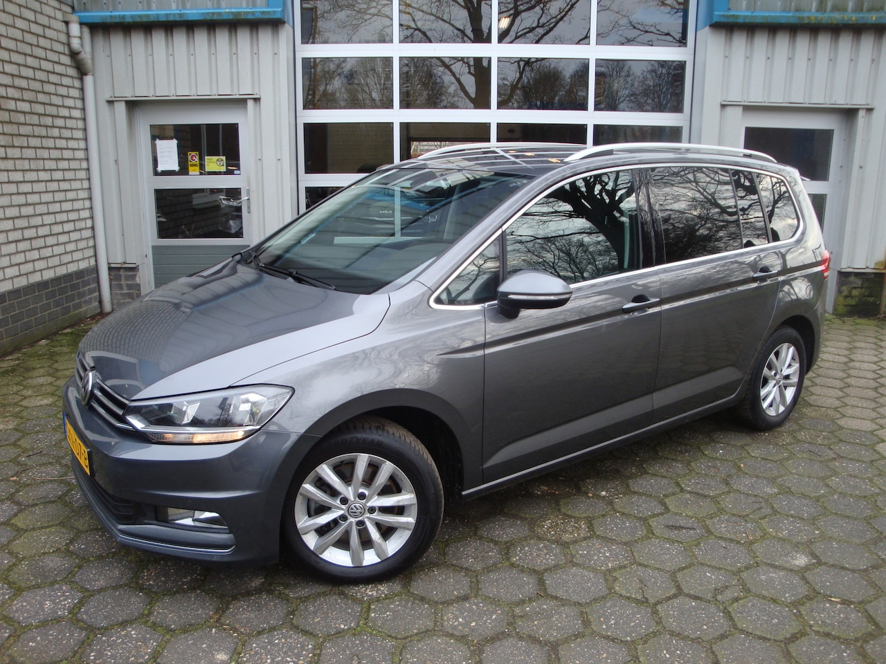 Volkswagen Touran - 1.2 TSI Highline Business R 1.2 TSI Highline Business R - AutoWereld.nl