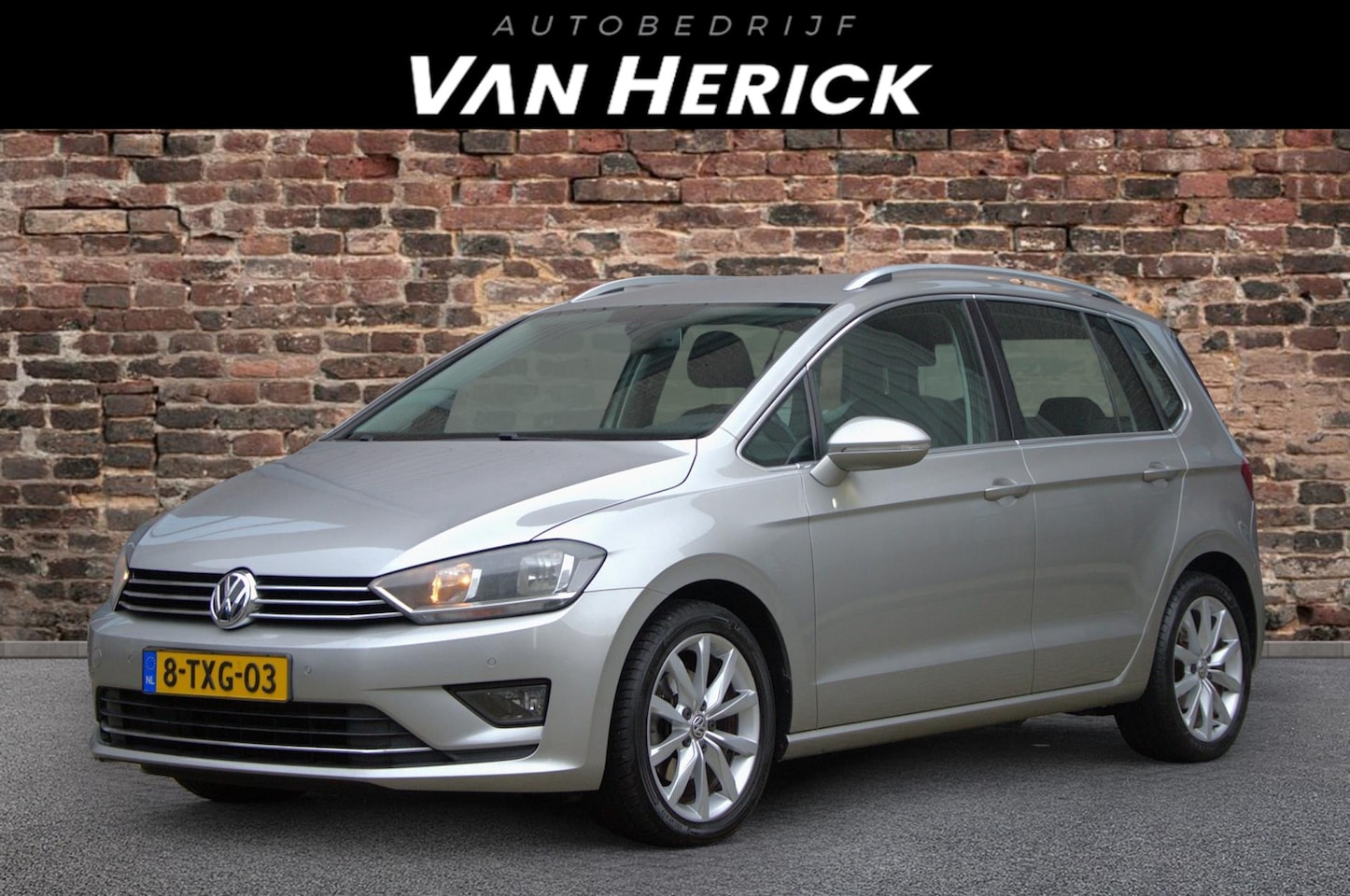 Volkswagen Golf Sportsvan - 1.2 TSI Highline Automaat | Trekhaak | Navi | Nette Staat! - AutoWereld.nl