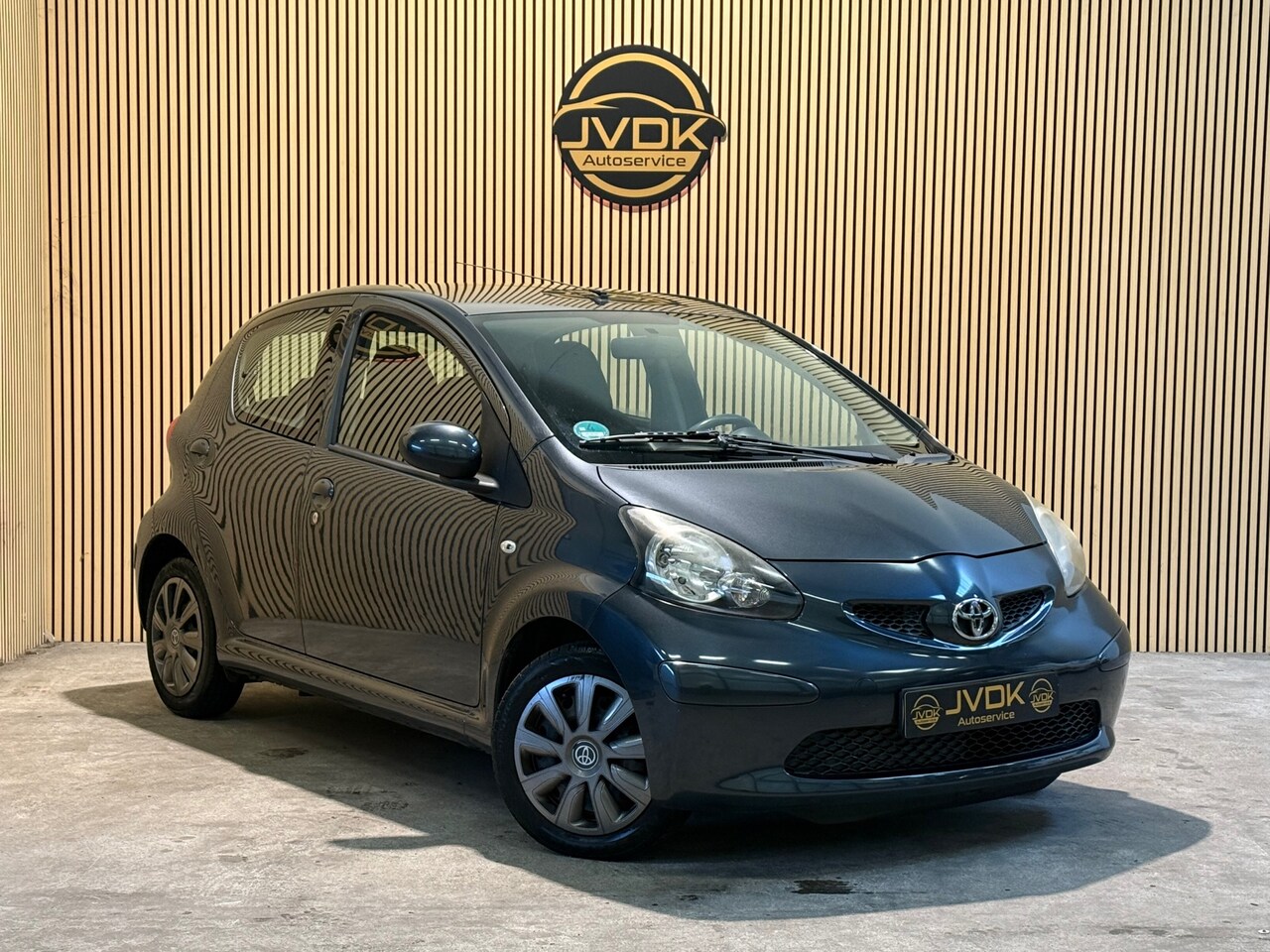 Toyota Aygo - 1.0-12V + AIRCO, NAVI, NAP, CRUISE, 5-DEURS, BLUETHOOTH - AutoWereld.nl