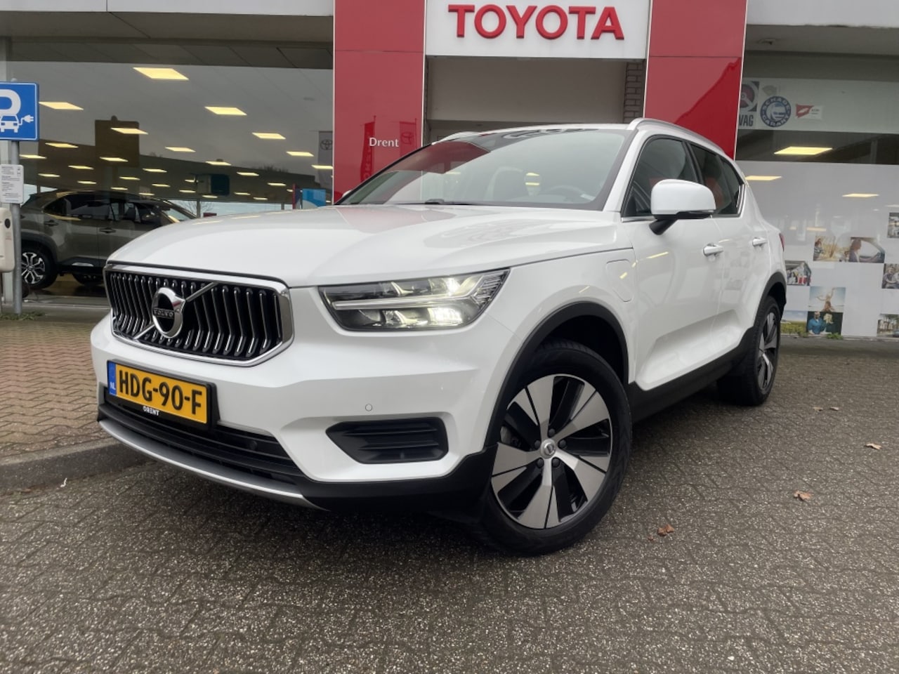 Volvo XC40 - XC40 - T4 Recharge Inscription Expression Plug-In | Stuurverwarm - AutoWereld.nl