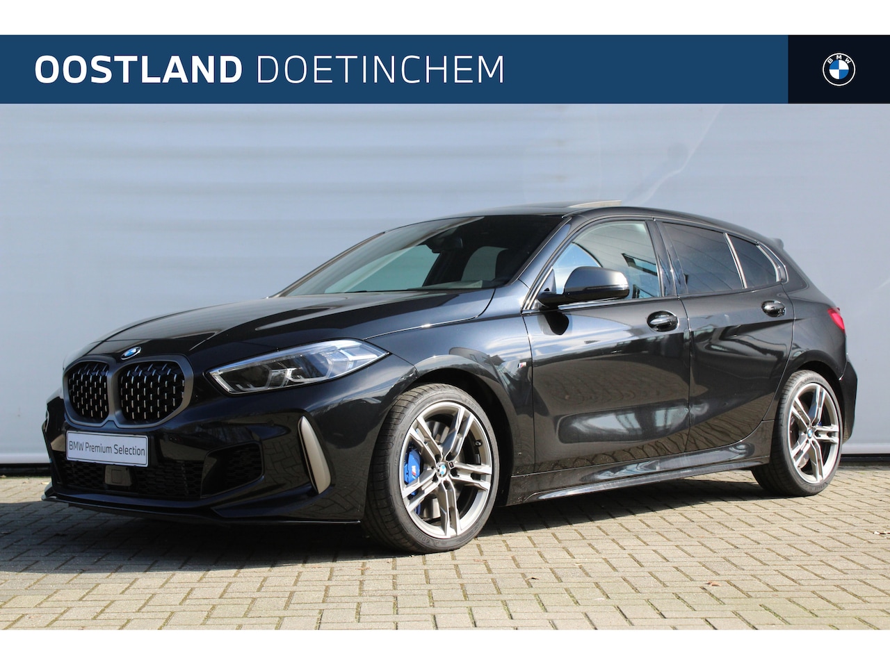 BMW 1-serie - M135i xDrive Automaat / Panoramadak / Active Cruise Control / Comfort Access / Live Cockpi - AutoWereld.nl