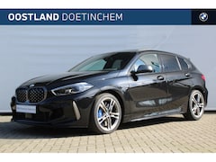 BMW 1-serie - M135i xDrive Automaat / Panoramadak / Active Cruise Control / Comfort Access / Live Cockpi