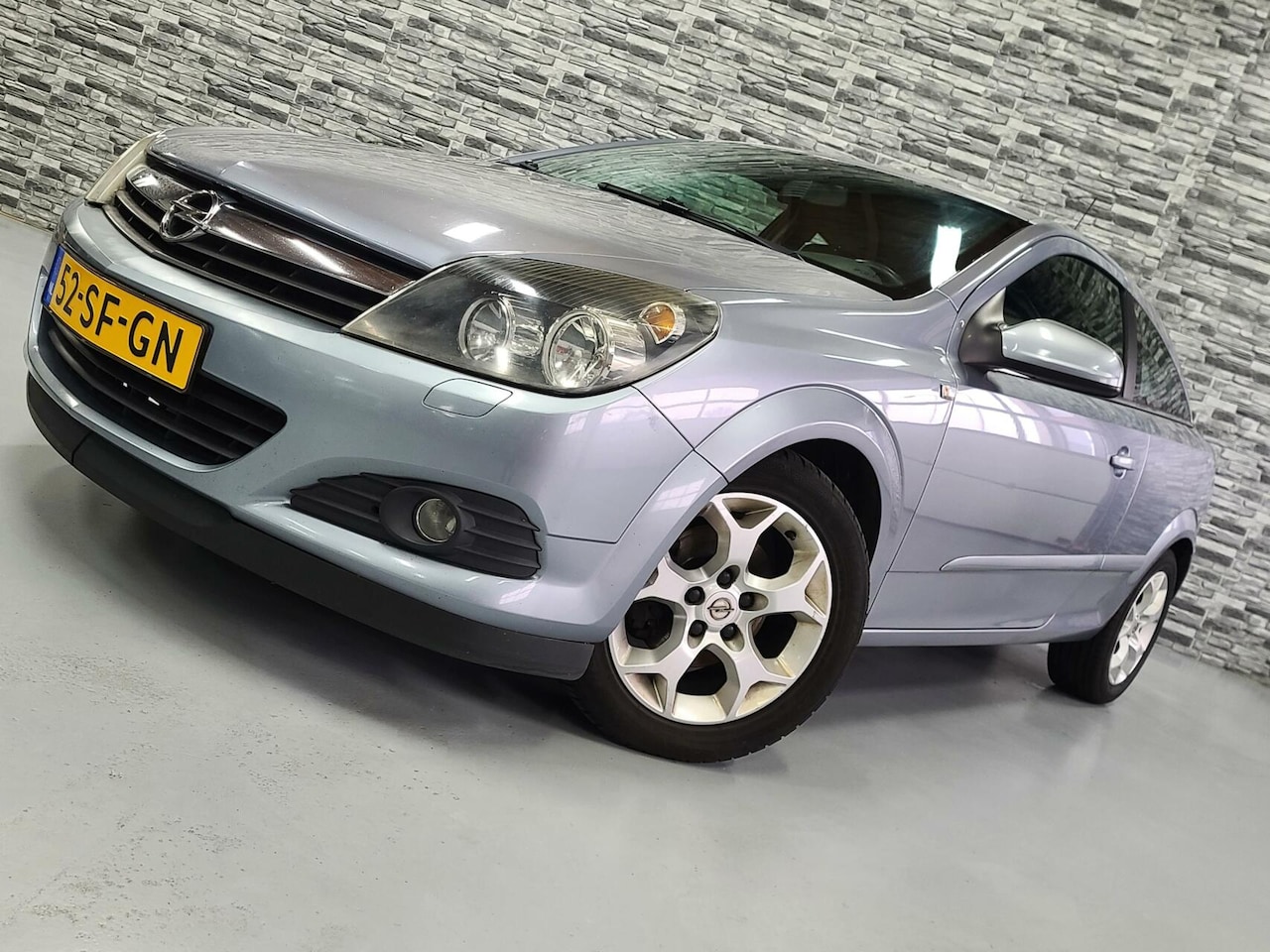 Opel Astra GTC - 1.6 Edition *Goed onderhouden*Trekhaak*NAP*! - AutoWereld.nl