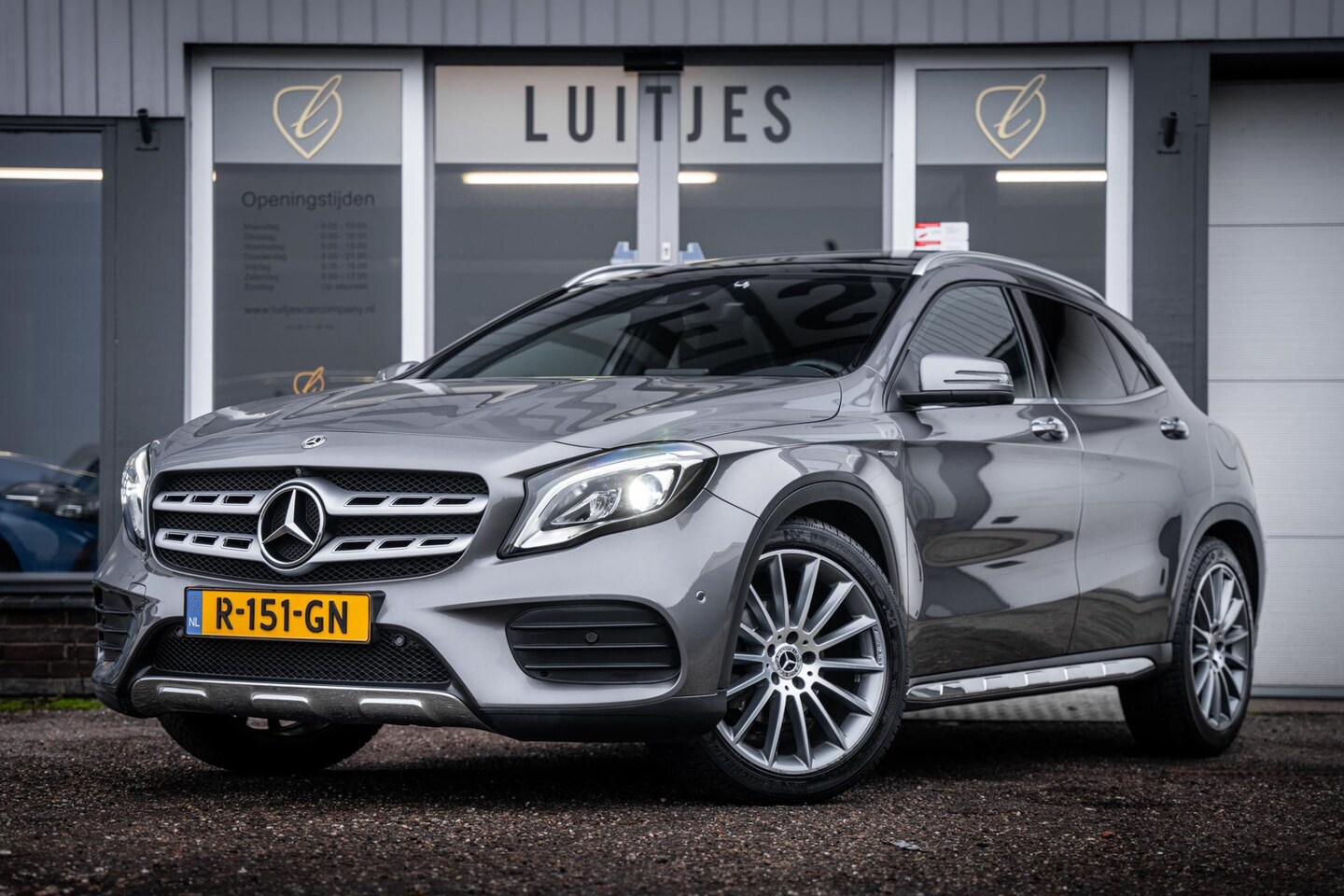 Mercedes-Benz GLA-Klasse - 200 Premium AMG I Pano-dak I Leder I Harman/Kardon I Camera I Elek-A.klep I Dealer-onderho - AutoWereld.nl