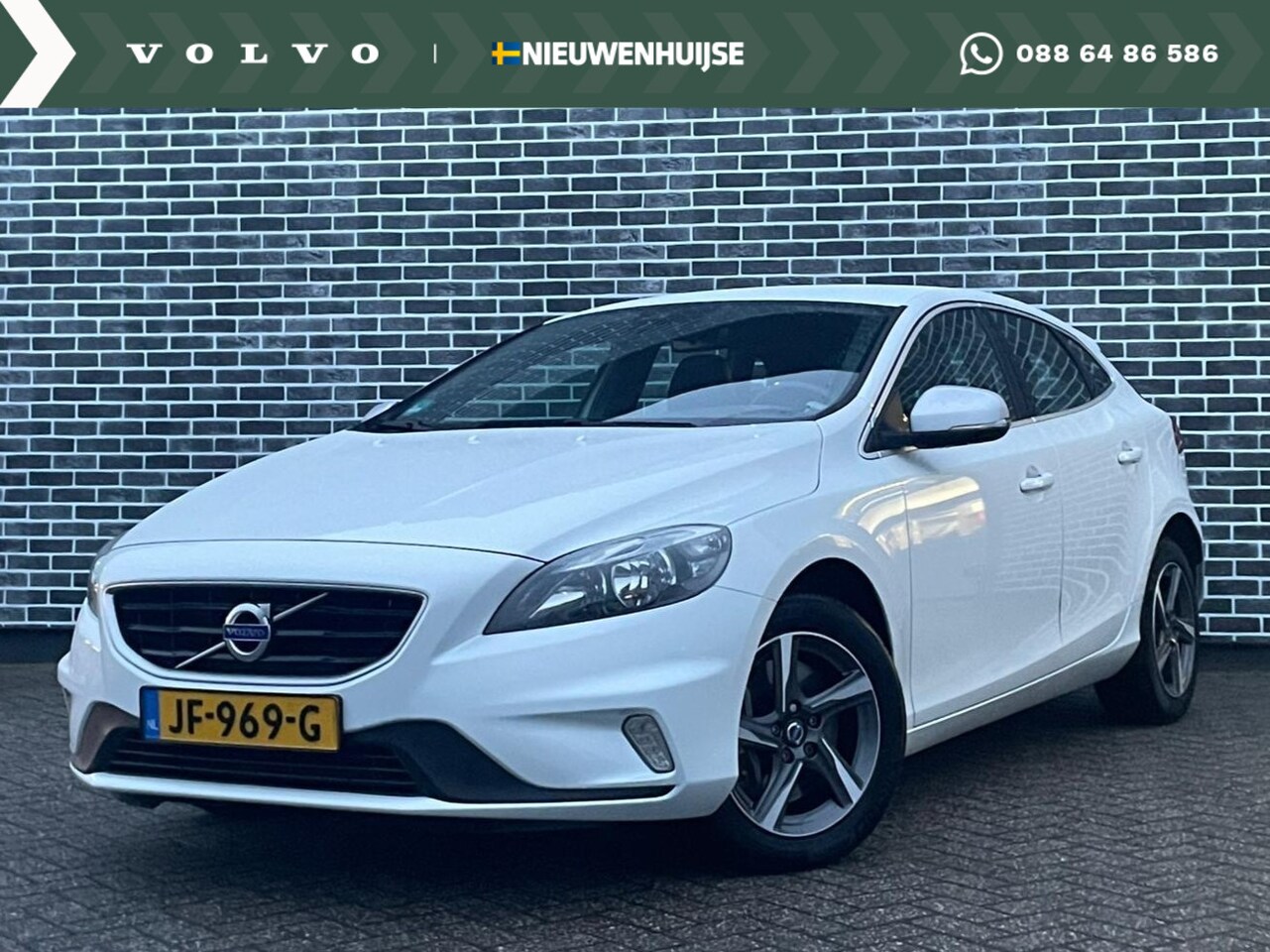 Volvo V40 - T2 Automaat R-Design Plus | Stoelverwarming | Parkeersensoren | Navigatie | Verwarmbare vo - AutoWereld.nl