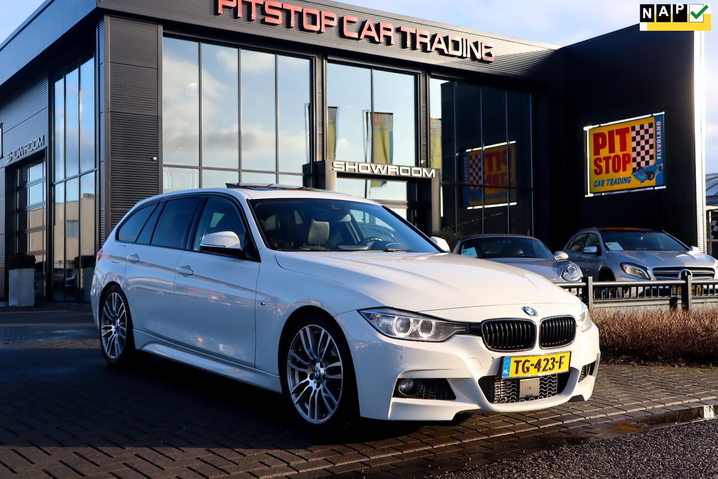 BMW 3-serie Touring - 320d M Sport 320d M Sport, Pano, Trekhaak, Export! - AutoWereld.nl