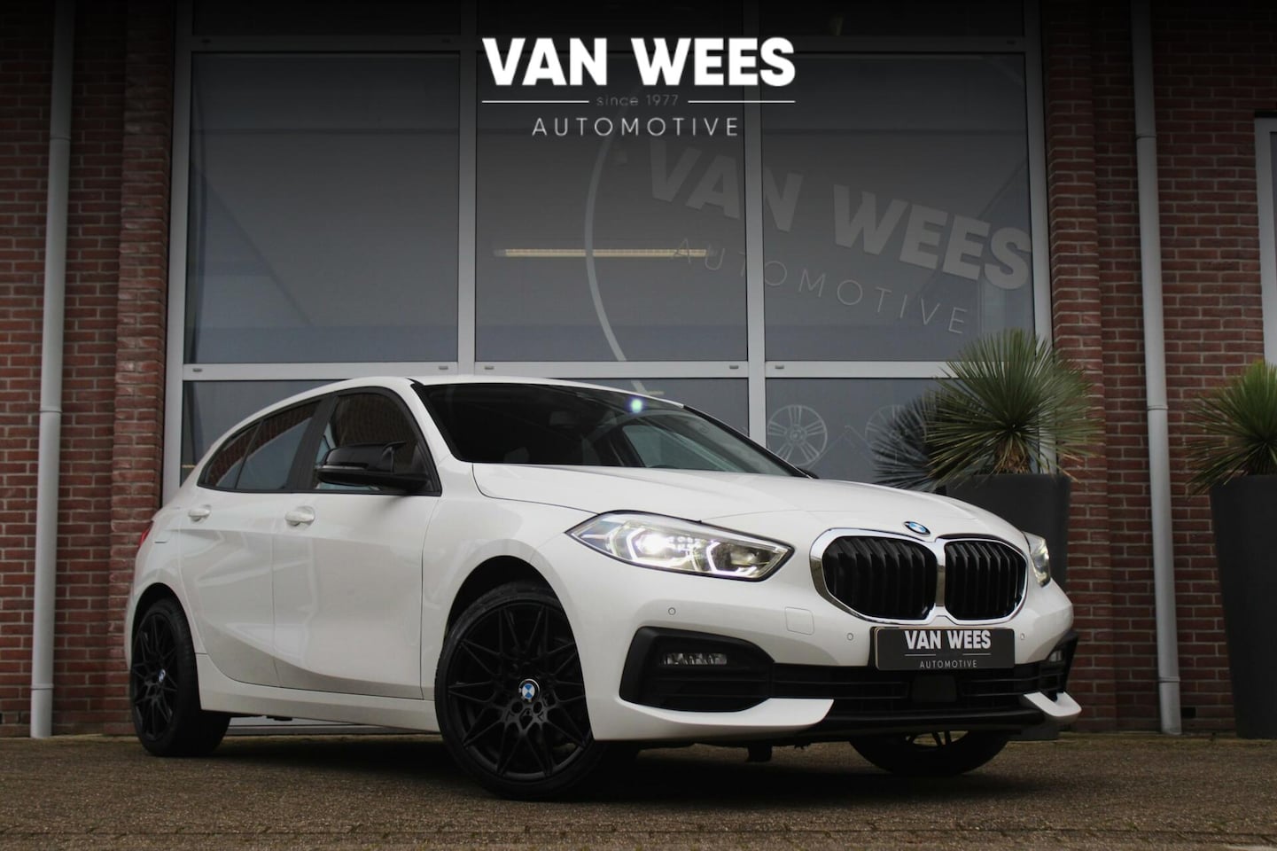 BMW 1-serie - 118i F40 Executive Edition | Automaat | 1e eigenaar | NL auto | BTW auto | LED | Carplay | - AutoWereld.nl