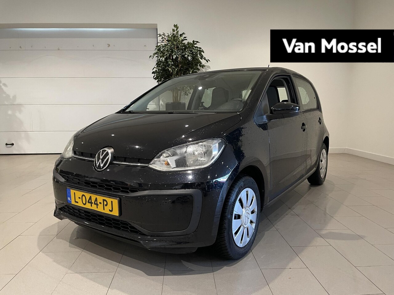 Volkswagen Up! - 1.0 BMT Move Up! 65 PK | Rijstrookhulp | Airco | Maps & More | Bandenspanningsensoren | DA - AutoWereld.nl