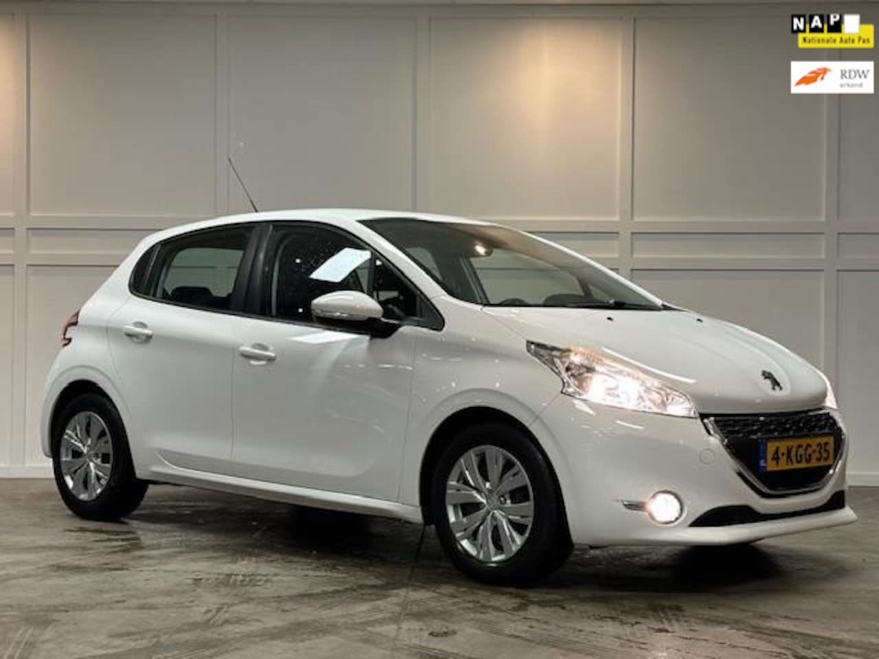 Peugeot 208 - 1.2 VTi Envy / Navi / Cruise / 73.137 KM NaP / 2013 - AutoWereld.nl