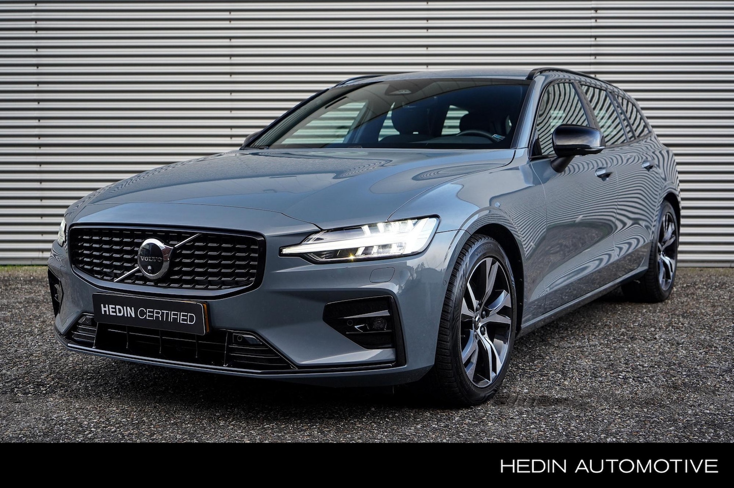 Volvo V60 - B3 Plus Dark | Adaptive Cruise | 360 Camera | Sport Stoelen | Premium Audio | Trekhaak | S - AutoWereld.nl