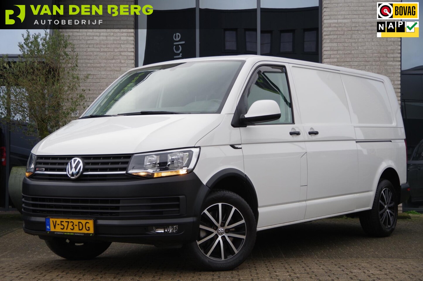 Volkswagen Transporter - 2.0 TDI L2 4Motion 204PK AUT. 2X SCHUIFDEUR, CAMERA, NAVI, CRUISE, AIRCO, STOELVERWARMING - AutoWereld.nl