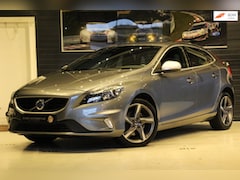 Volvo V40 - 2.0 T2 R-Design - ALCAN/LEDER - NAVI - PDC - TREKHAAK - 1E EIG - DEALER OH