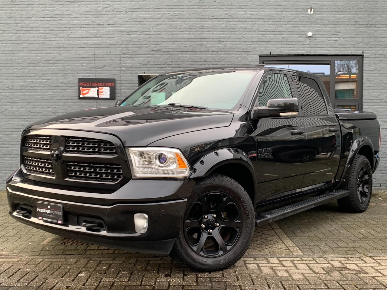 Dodge Ram 1500 - Laramie Black ed. 5.7L V8 Hemi 401PK LPG 4X4 Widebody - AutoWereld.nl