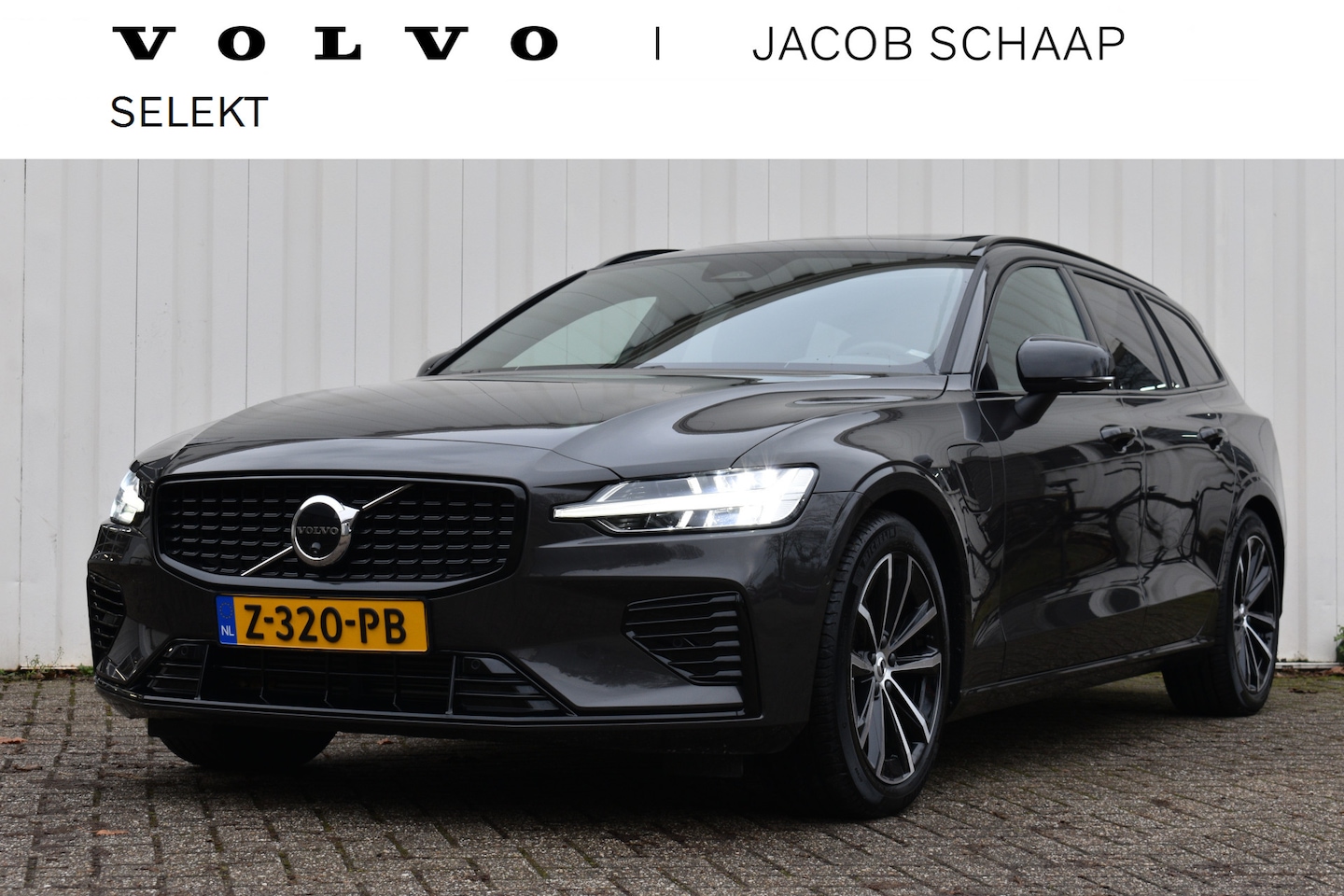 Volvo V60 - 2.0 T6 Plug-in hybrid AWD Plus Dark | 360° Camera | Schuif/kantel Dak | Trekhaak | Dodehoe - AutoWereld.nl