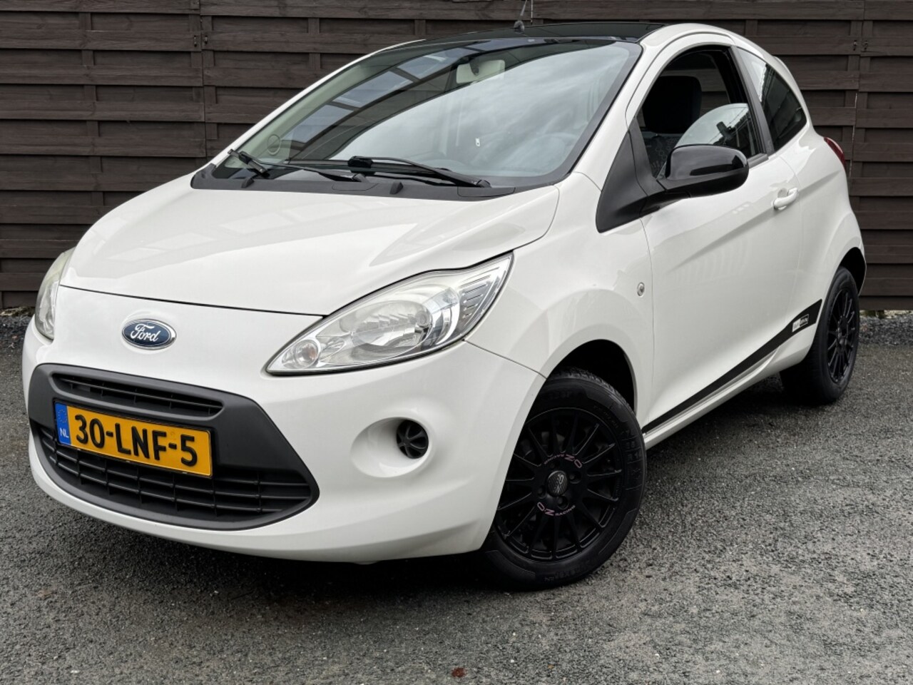 Ford Ka - 1.2 Black&White edition / Airco / NAP - AutoWereld.nl