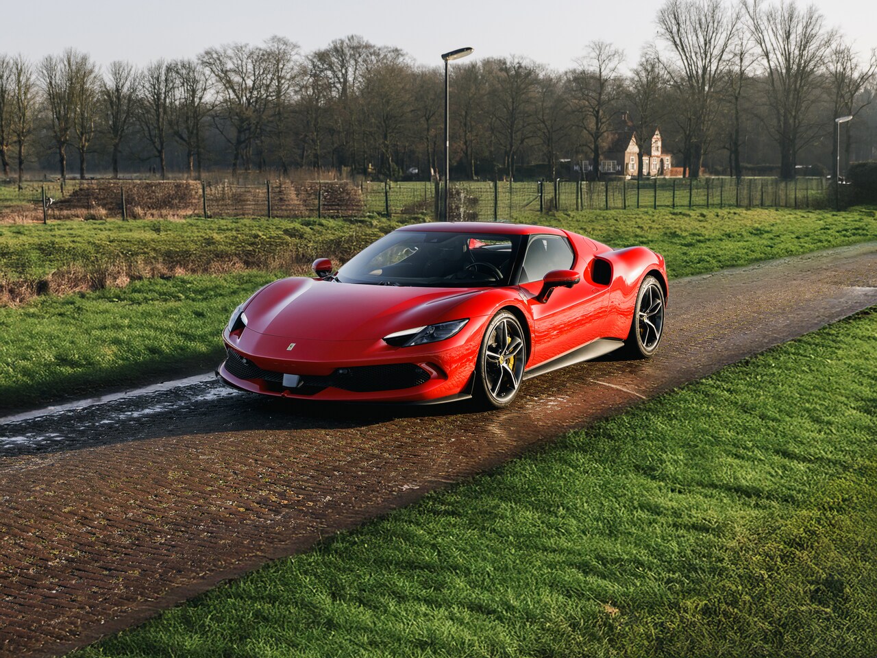 Ferrari 296 GTB - 3.0 V6 3.0 V6, Carbon, JBL, Lift - AutoWereld.nl