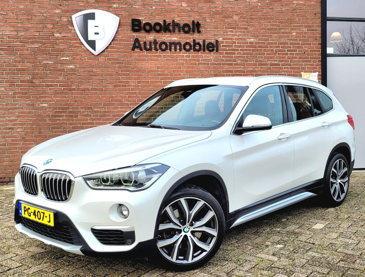 BMW X1 - SDrive20i XLine, HUD, Camera, HIFI, Tr.haak, Mokka leder [NL-auto met NAP] - AutoWereld.nl