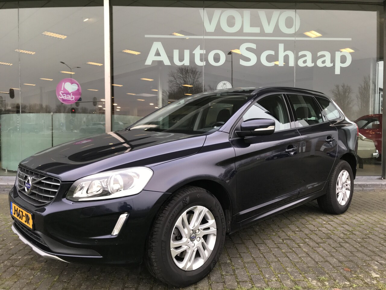 Volvo XC60 - 2.0 D3 FWD Automaat | Rijklaar incl garantie | Trekhaak Adaptieve cruise Dodehoeksensoren - AutoWereld.nl