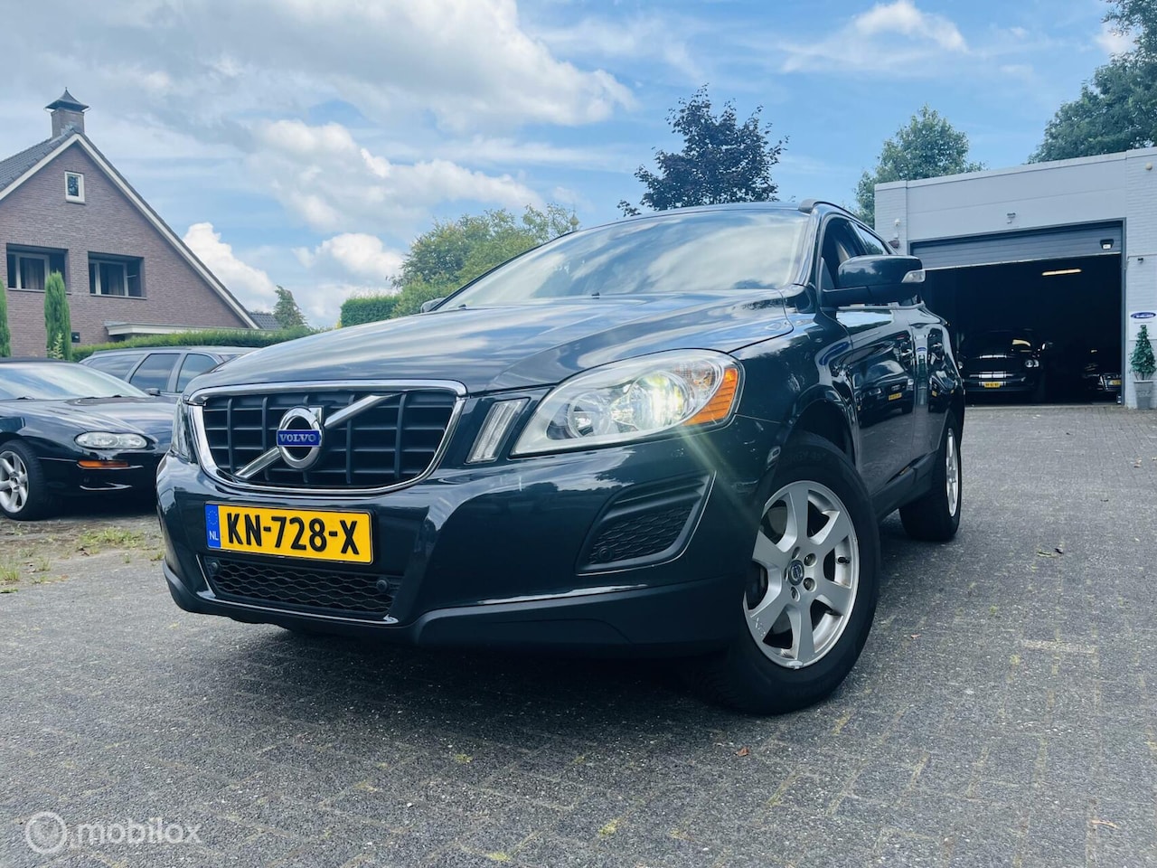 Volvo XC60 - 2.0 D3 Momentum Led / Pano-dak / Navi / LM - AutoWereld.nl