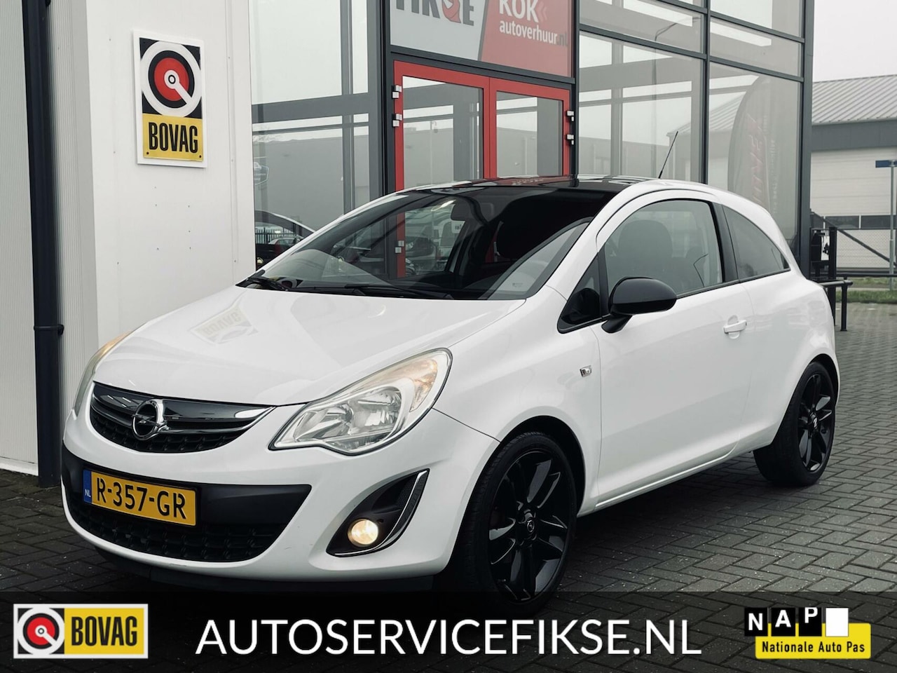 Opel Corsa - 1.2 BLACK & WHITE LIMITED EDITION | PANODAK | - AutoWereld.nl