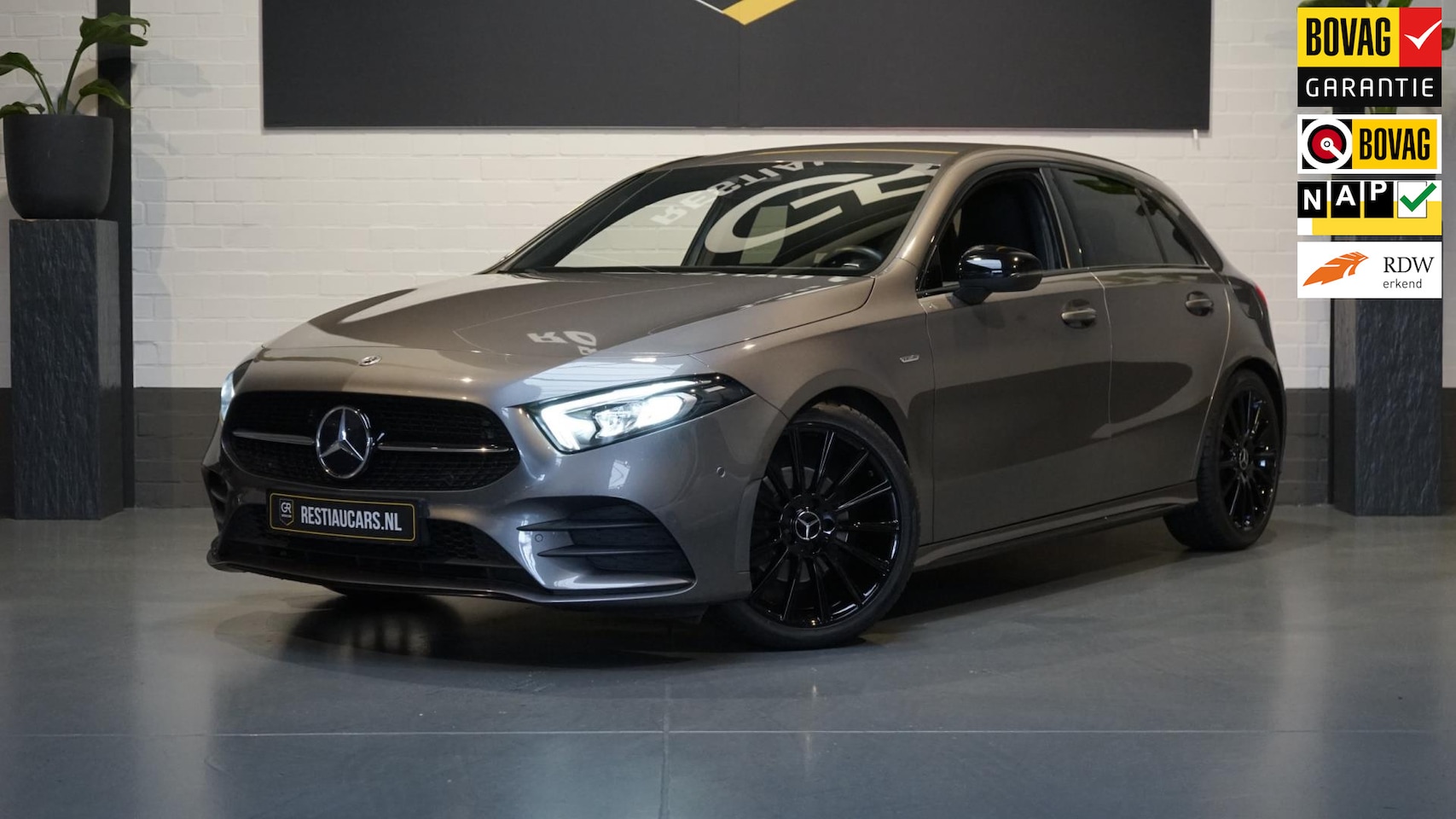 Mercedes-Benz A-klasse - 200 AMG Edition AMBIANCE-CLIMA-CAMERA-NAVI-NIGHT-MBUX-LED-19''-WINTER-Etc. - AutoWereld.nl