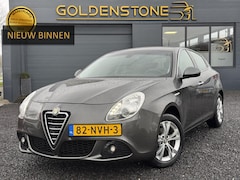 Alfa Romeo Giulietta - 1.4 T Distinctive Bluetooth, Clima, Cruise, PDC Achter, LM Velgen, NL Auto, N.A.P, APK Tot