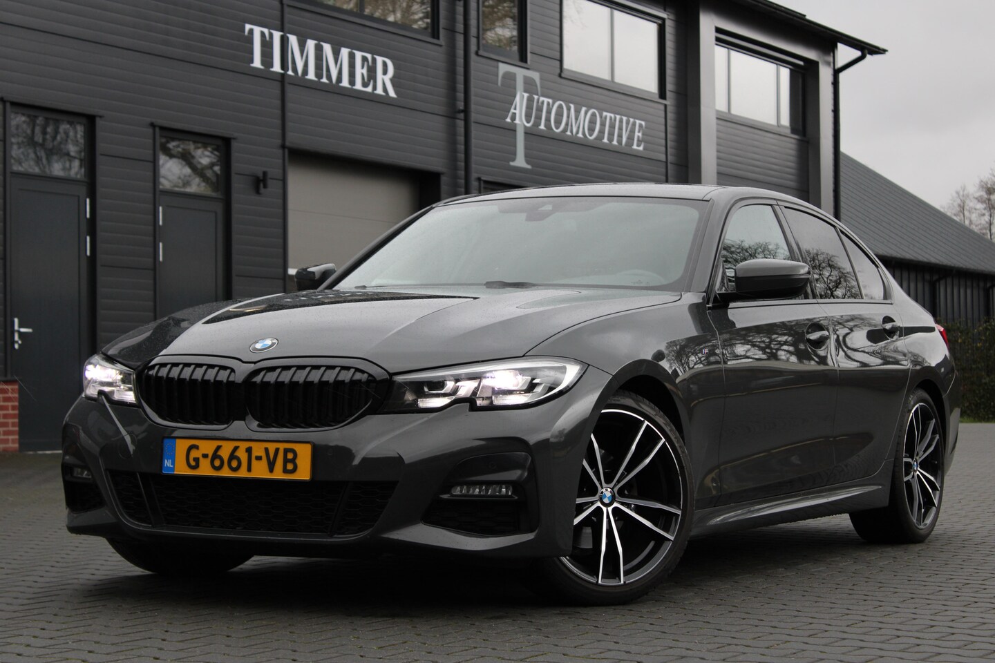 BMW 3-serie - 320i Executive Edition M Sport Grafith grau Dealer onderhouden Nederlandse auto - AutoWereld.nl