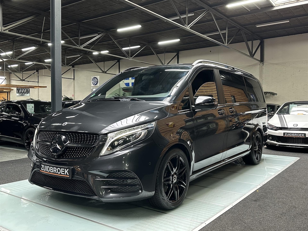 Mercedes-Benz V-klasse - V300d | AMG | LEER | Burmeister | Afn. Trekhaak | Carplay | DAB+ | - AutoWereld.nl