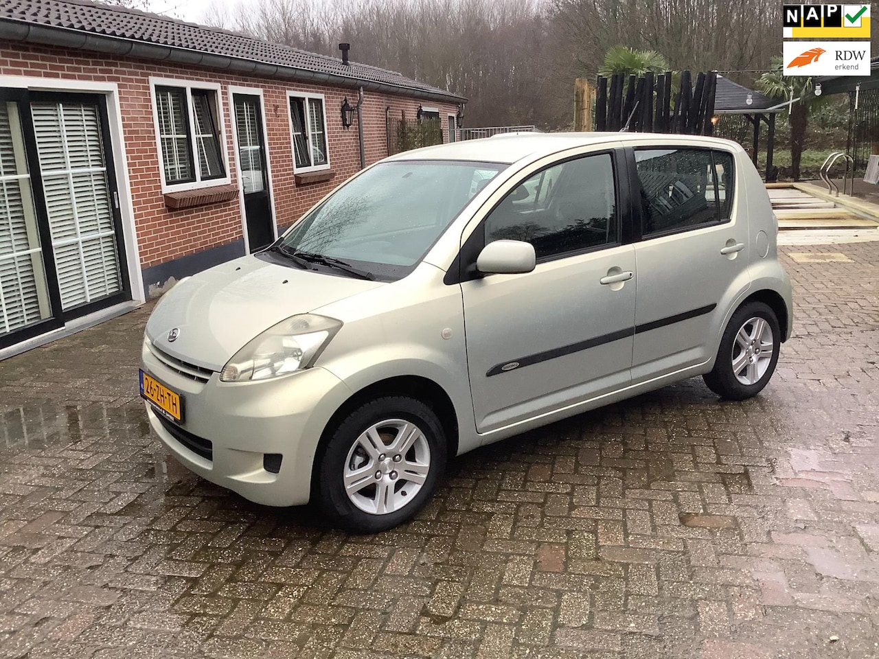 Daihatsu Sirion 2 - 1.0-12V Premium NIEUWE APK 3-2026 - AutoWereld.nl