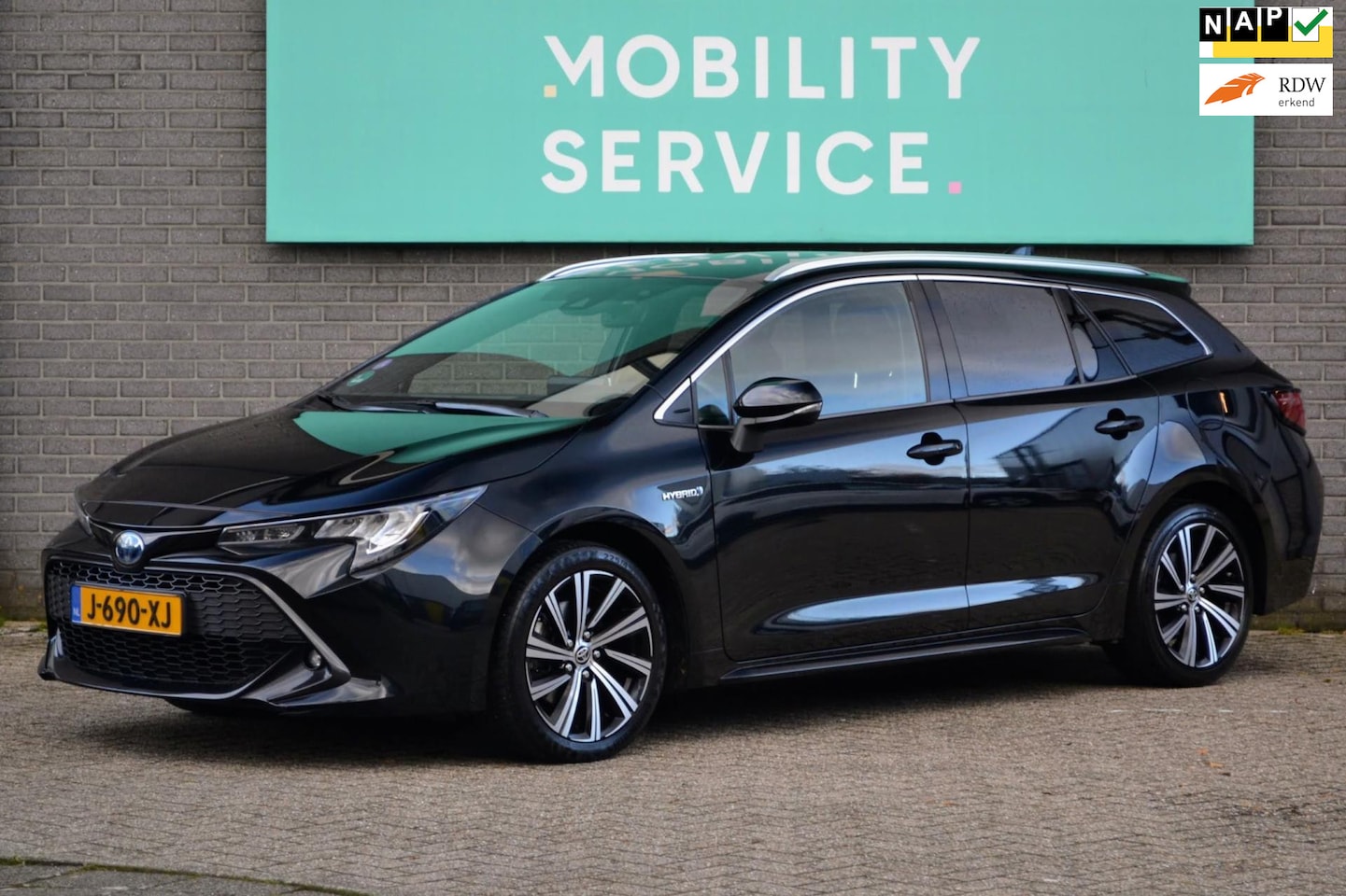 Toyota Corolla Touring Sports - 2.0 Hybrid Business Plus Clima Cruise Navi CarPlay LMV LED - AutoWereld.nl