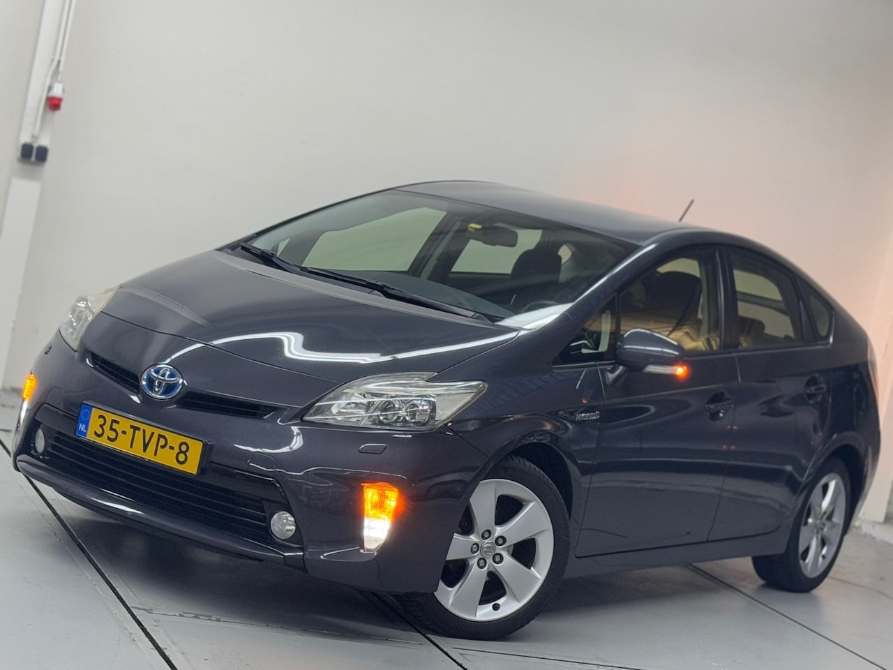 Toyota Prius - 1.8 Dynamic Business HUD Navi Cam Trekhaak - AutoWereld.nl