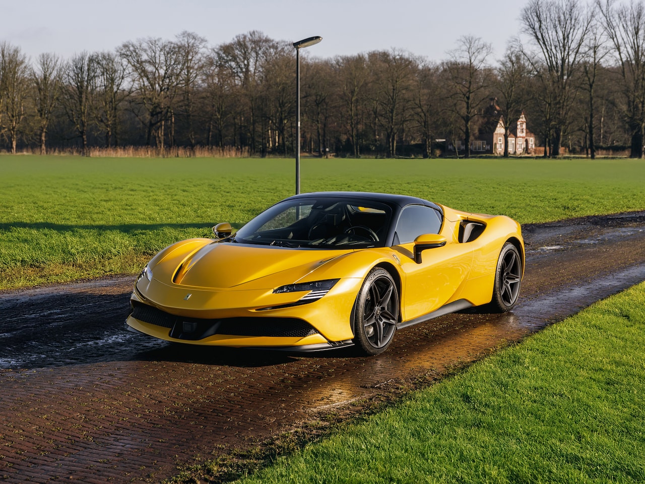 Ferrari SF90 Spider - 4.0 V8, LED, Giallo Triplo Strato, Carbon Seats, Lift - AutoWereld.nl