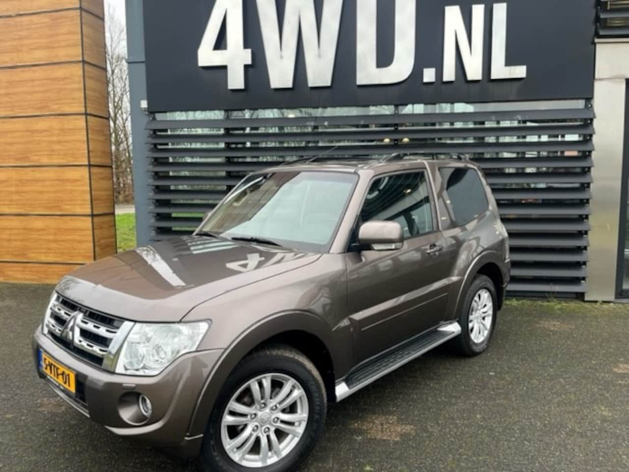 Mitsubishi Pajero - 3.2 DI-D AUT EURO 5 HRVAN INSTYLE LEDER/NAVI/CLIMA/CRUISE NAP 6 MND GAR € 15395 EXCL Uniek - AutoWereld.nl