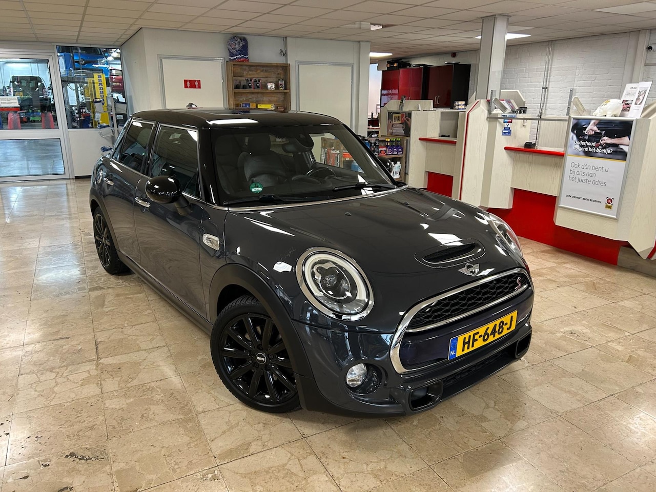 MINI Cooper S - Mini 2.0 Chili Serious Business | Pano | Leer | LED | Camera | HUD | PDC | Hemel Antraciet - AutoWereld.nl