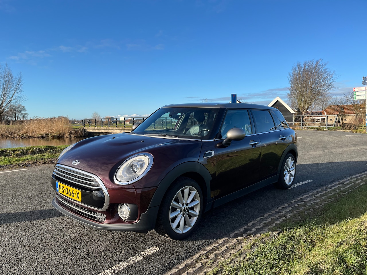 MINI Clubman - 1.5 Cooper Alle opties/ leder/ panoramadak/ runflat zomer en winterbanden/ etc) - AutoWereld.nl