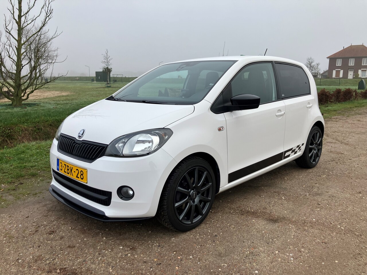 Skoda Citigo - 1.0 Greentech Monte Carlo Voorzien van tuning naar 75 pk - AutoWereld.nl