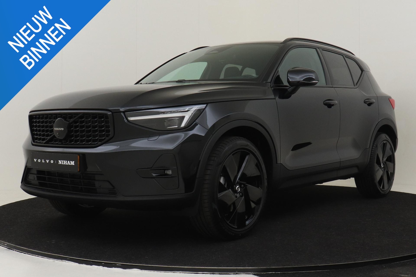 Volvo XC40 - B4 (M-HYBRID) PLUS BLACK EDITION -360°CAM|HARMAN/KARDON|ADAP.CRUISE|20" - AutoWereld.nl