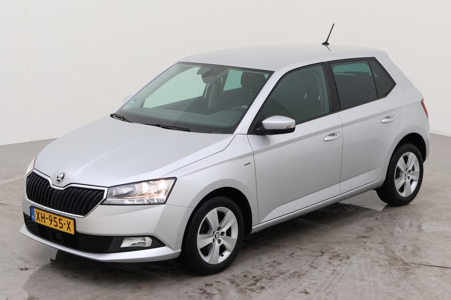 Skoda Fabia - 1.0 Clever | NL-auto | Navigatie - AutoWereld.nl