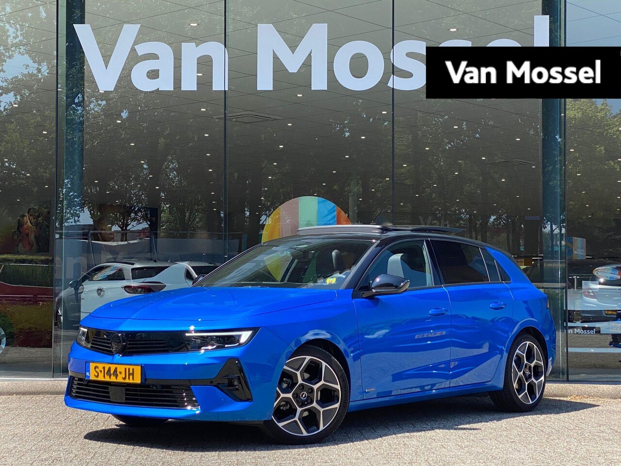 Opel Astra - 1.2 Ultimate | Alcantara Bekleding | Schuif-Kantel Dak | Stop & Go Adaptive Cruise Control - AutoWereld.nl