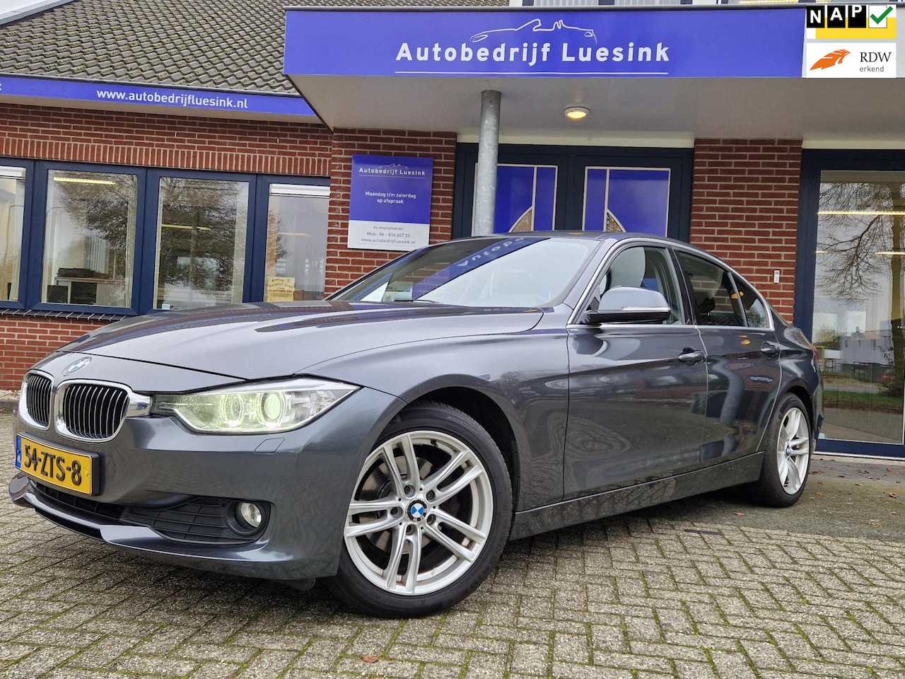 BMW 3-serie - 320i EfficientDynamics Edition Upgrade Edition Org Nederland Sportstoelen verwarmd PDC Cru - AutoWereld.nl