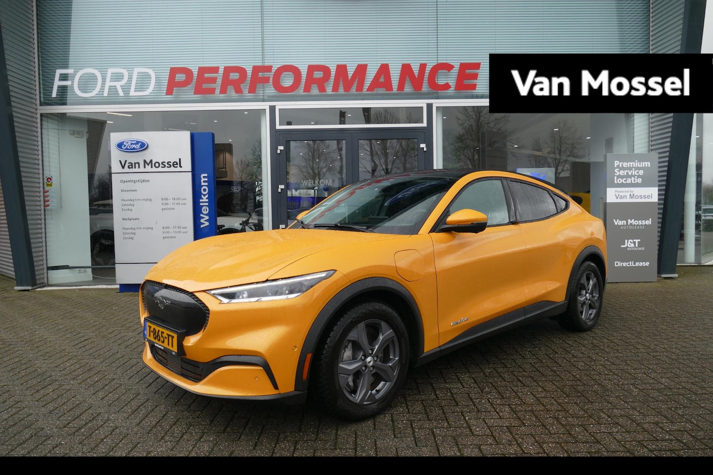 Ford Mustang Mach-E - RWD 75 kWh | 440 KM ACTIERADIUS | PANORAMADAK | ELEKTRISCHE ACHTERKLEP | CYBER ORANGE | - AutoWereld.nl